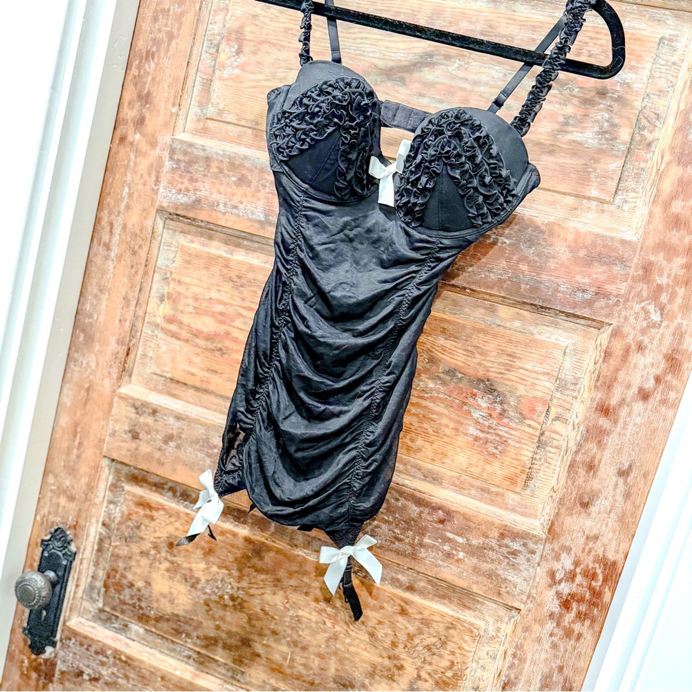 Victoria's Secret Elegant Black Lace-Trimmed Merry Widow 34D